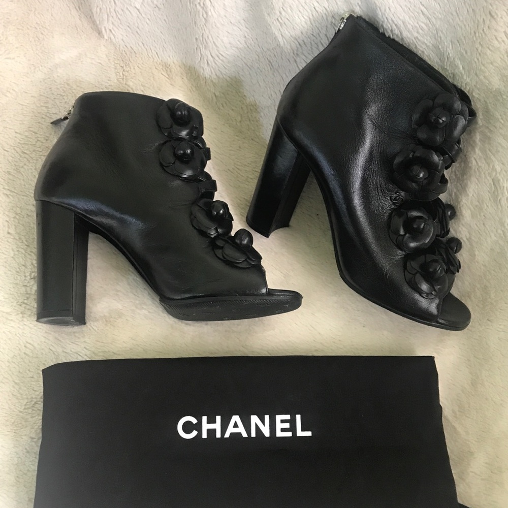 👑✅PRICE FIRM✅ AUTHENTIC Chanel Camelia Booties - Picture 3 of 14